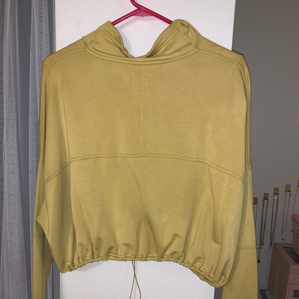 Free People Movement size S light crop sweater - Picture 2 of 4